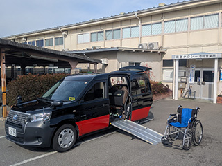 車両＋スロープ＋車いす（斜め）